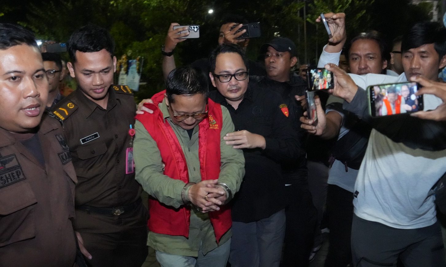 Dana Pakan Satwa Diduga Dikorupsi Rp10 Miliar, Mantan Dirut Kebun Binatang Surabaya Ditahan